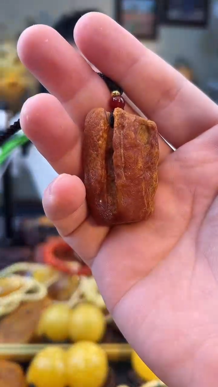 琥珀颈饰未镶嵌吊坠