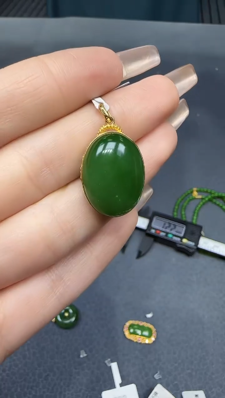 【闪购商品】和田玉挂件18K金镶嵌1
