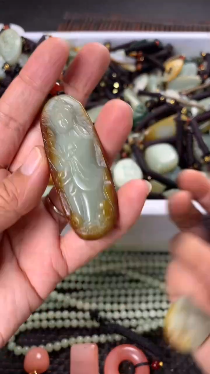 【闪购商品】和田玉颈饰未镶嵌多样性发货没有证书拍一发一有瑕