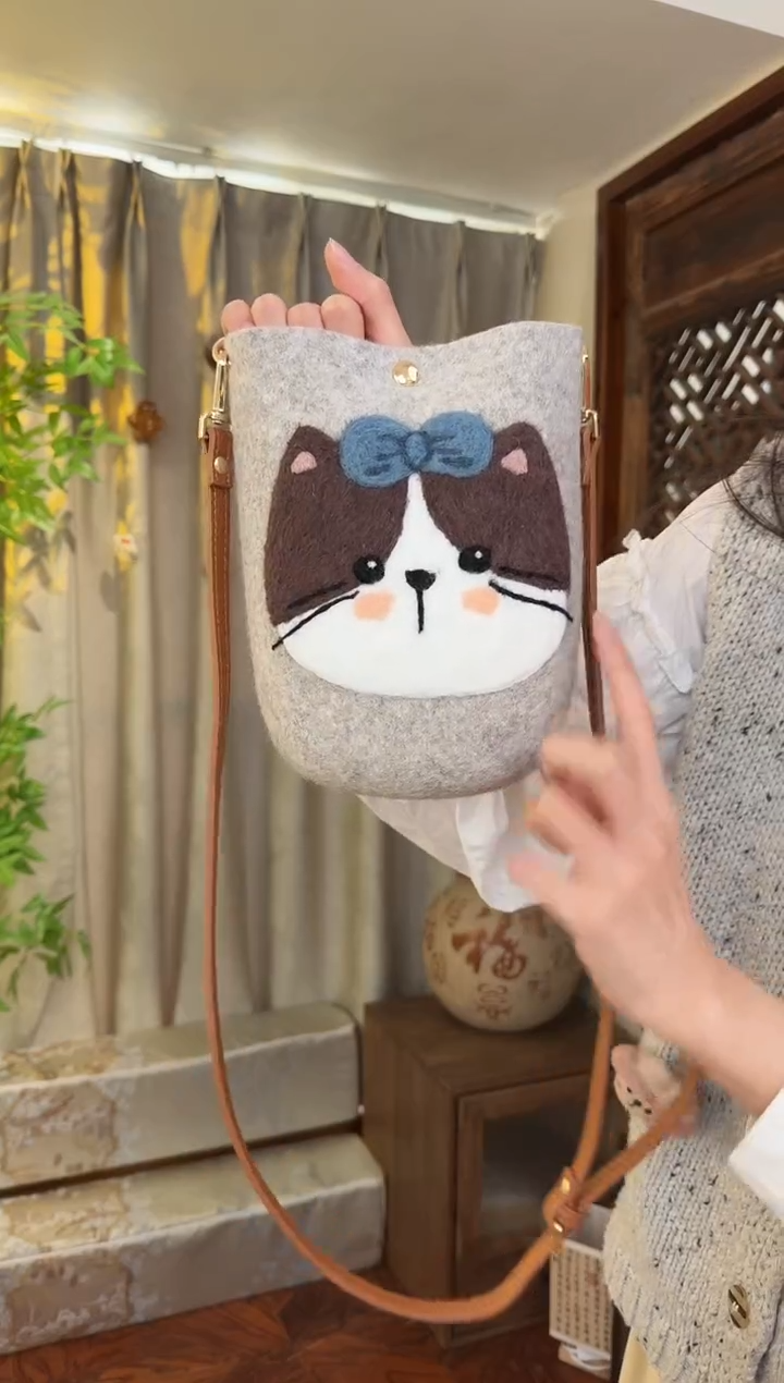 羊毛非遗羊毛毡包 手机包灰猫咪