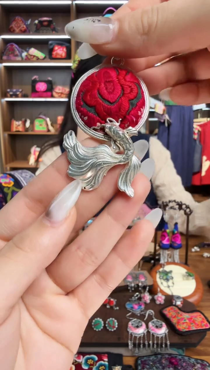 【闪购商品】织绣91蒙阿苏苗绣传承