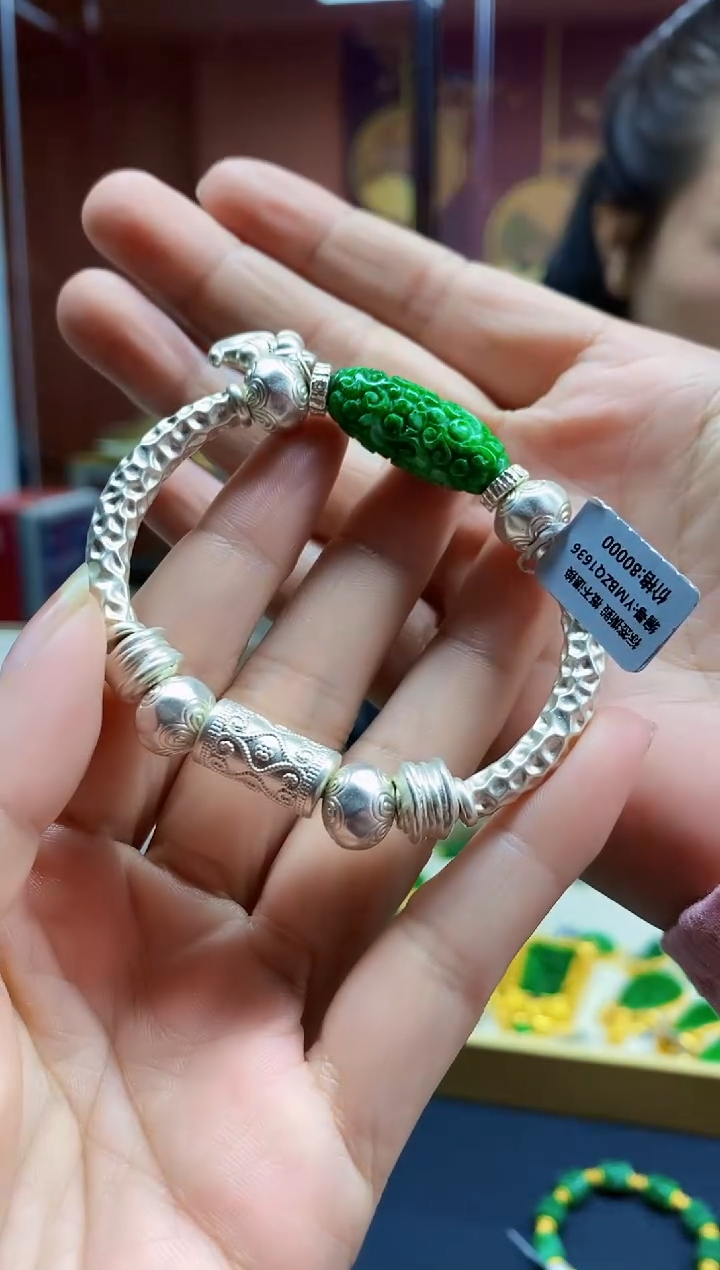 颈饰未镶嵌翡翠手串