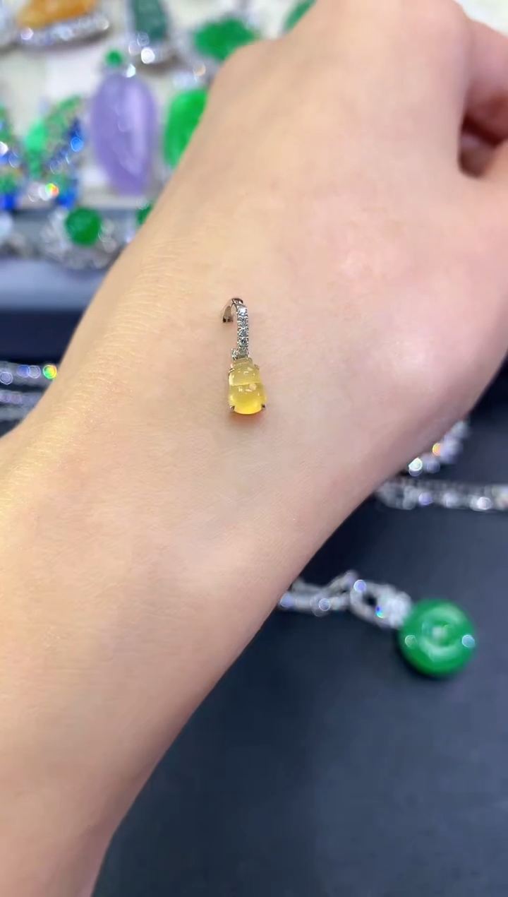 【闪购商品】翡翠吊坠(不含链)18K金镶嵌q8不退换