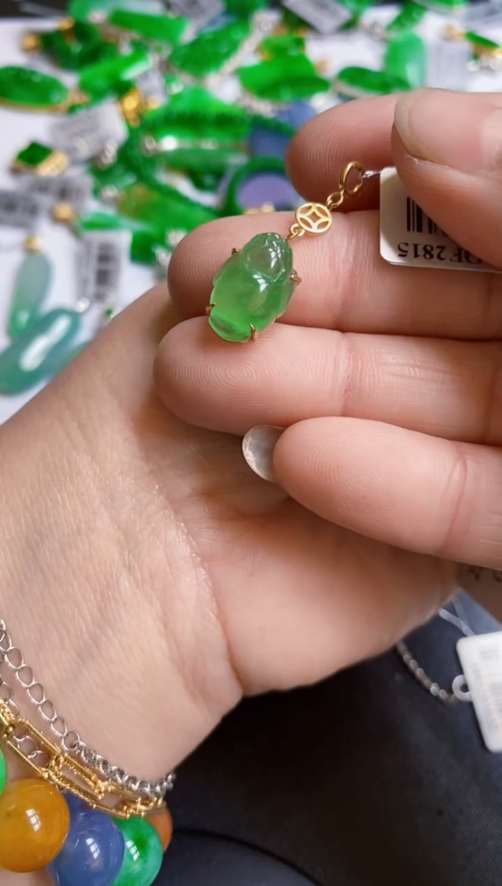 【闪购商品】翡翠颈饰18K金镶嵌吊坠