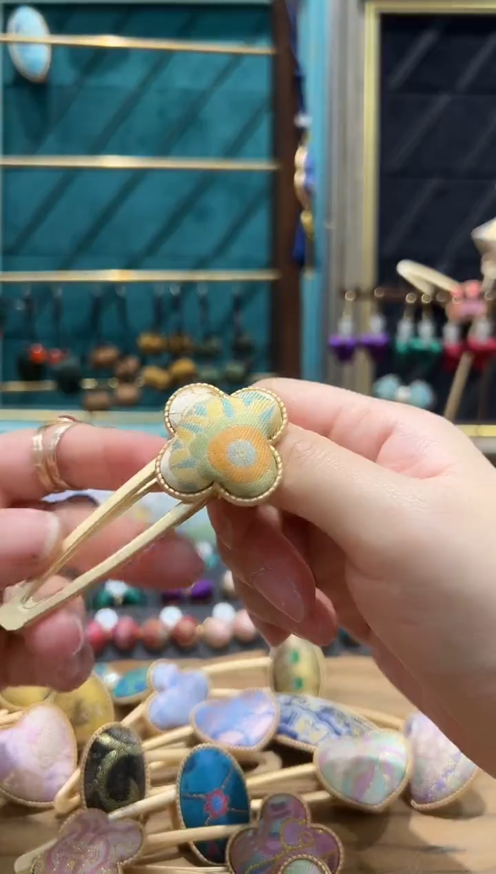 【闪购商品】【一物一拍车】金色冰裂皮球四叶草发夹