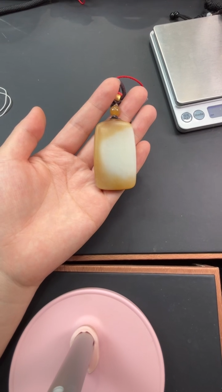 【闪购商品】和田玉吊坠(赠链)未镶嵌且末金山微色差吊坠