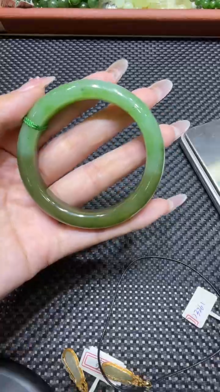 颈饰未镶嵌和田玉手镯54