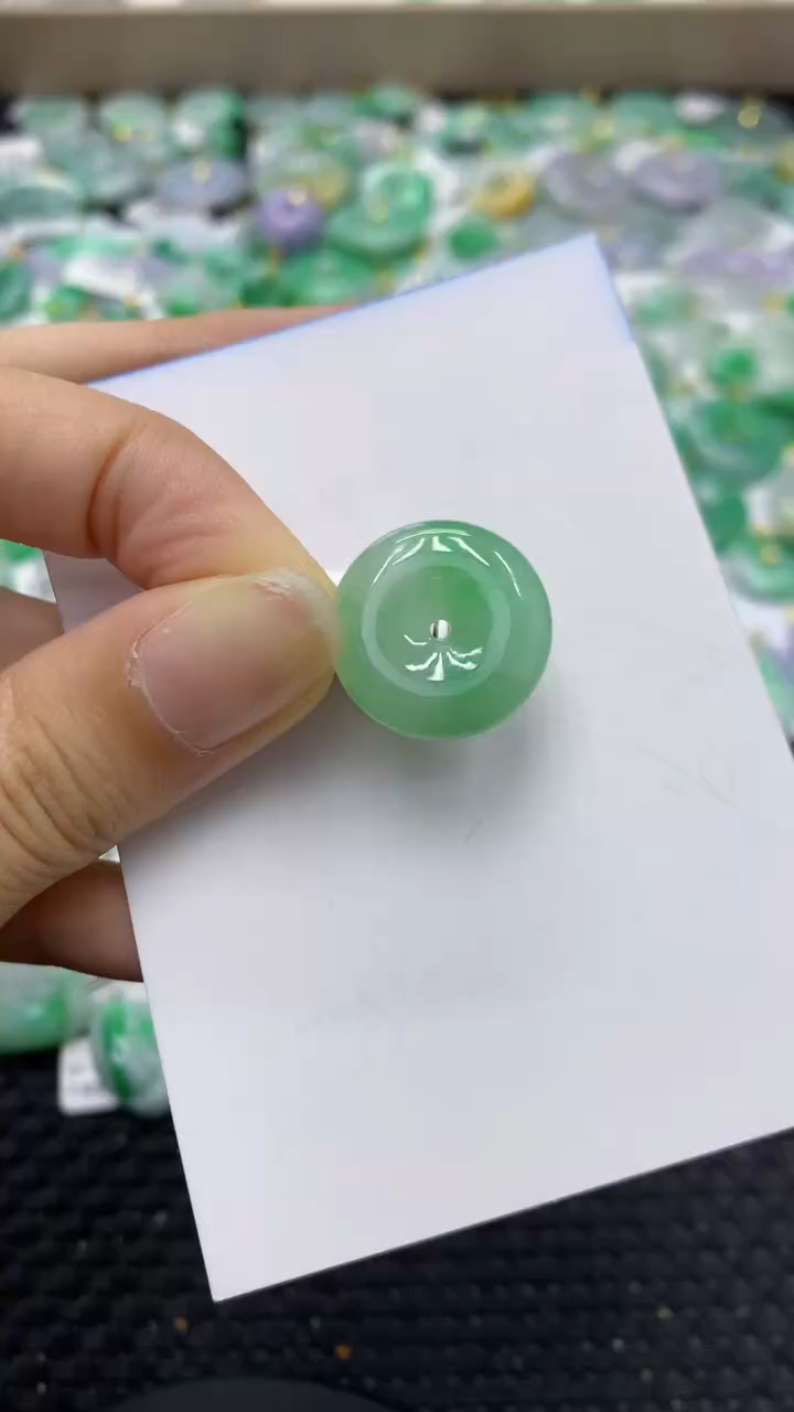 翡翠18K金镶嵌颈饰天然缅甸翡翠A货