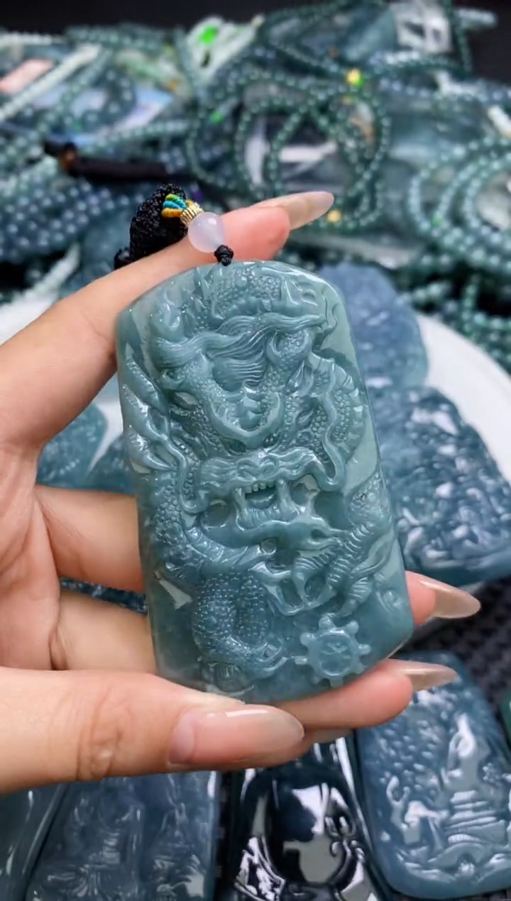 【闪购商品】翡翠颈饰未镶嵌           