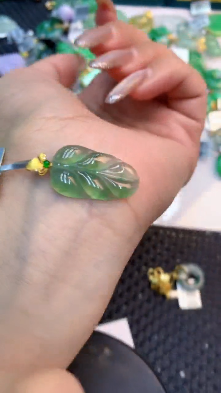 颈饰18K金镶嵌翡翠1