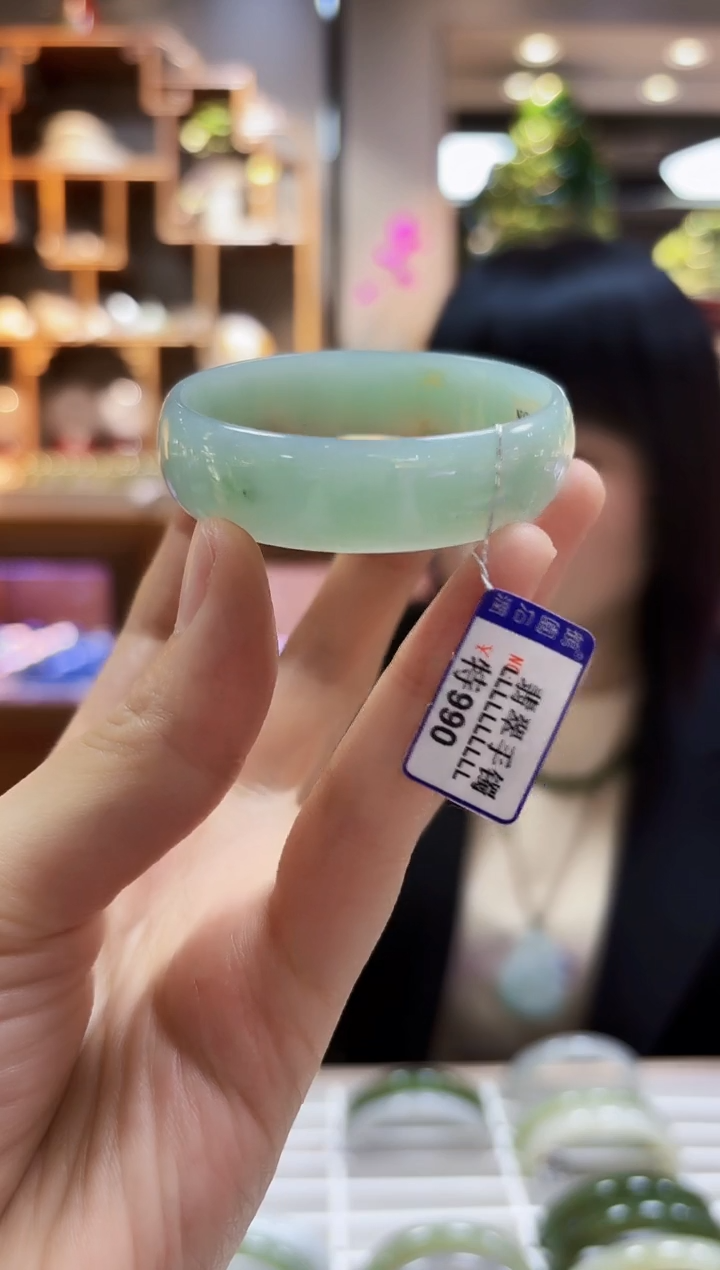 【闪购商品】翡翠颈饰未镶嵌50手镯