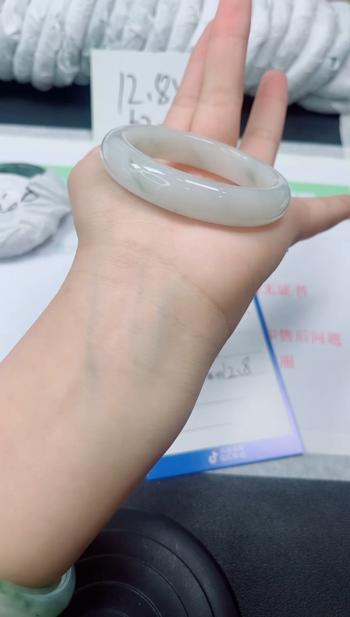 石英质玉手镯未镶嵌42-圈口：52.6