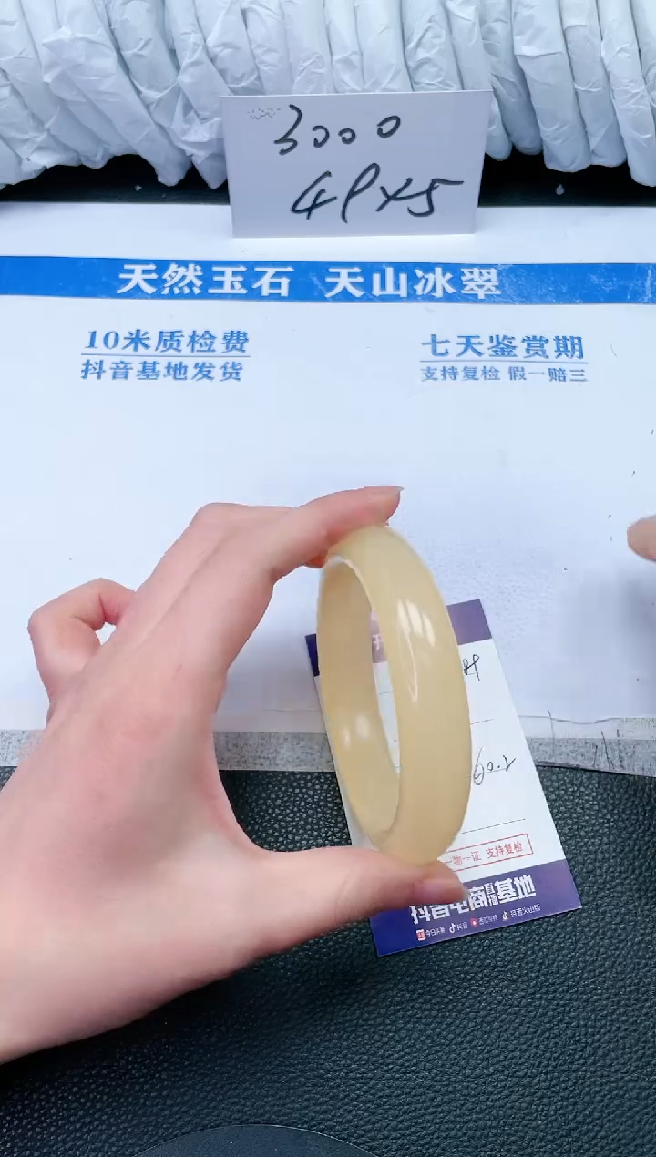 【闪购商品】石英质玉手镯未镶嵌M389