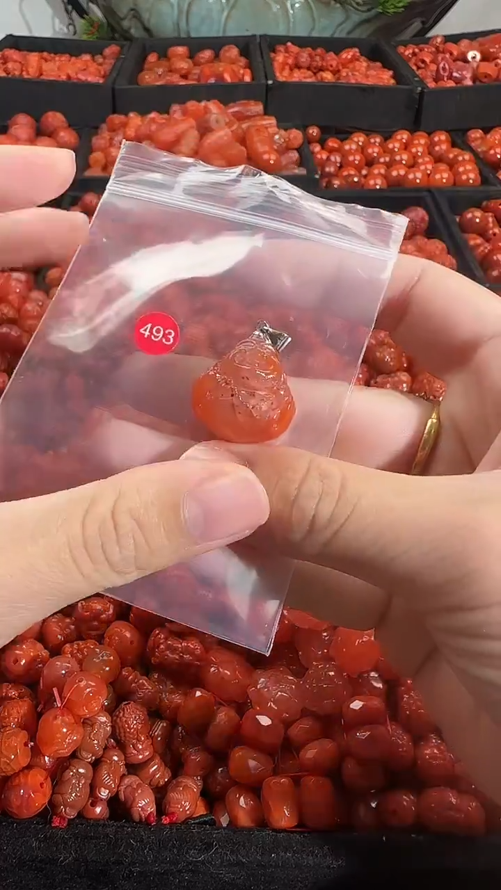颈饰未镶嵌南红玛瑙1