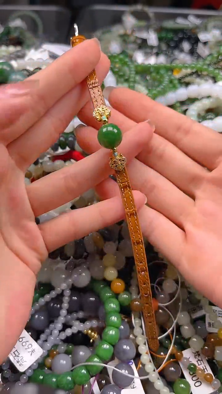 和田玉未镶嵌颈饰1