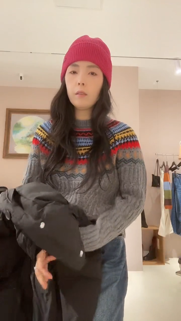 灰色圆领针织毛衣260