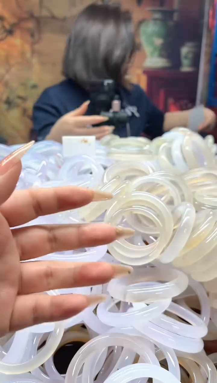 玛瑙/玉髓手镯未镶嵌137