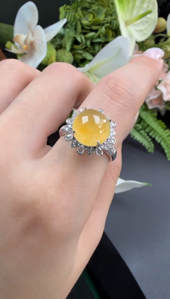 18K金镶嵌戒指翡翠戒指