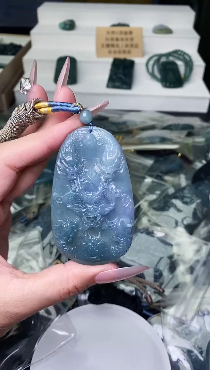 颈饰未镶嵌翡翠 