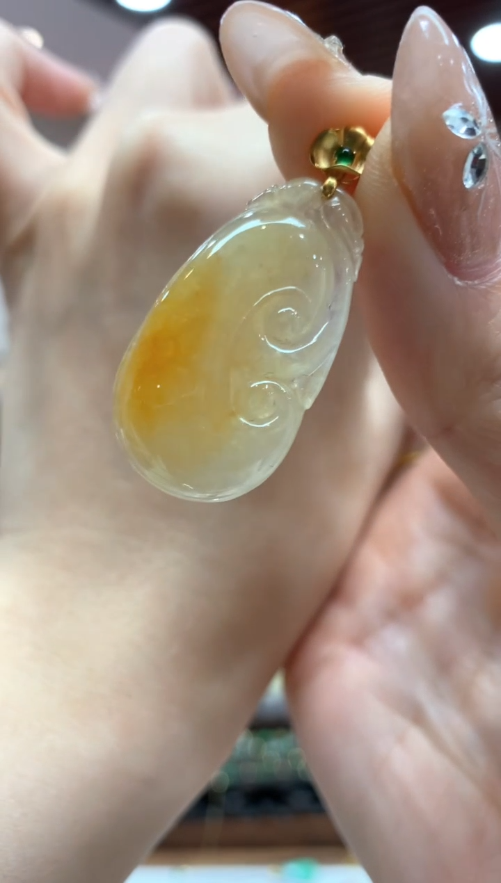 【闪购商品】翡翠吊坠(不含链)18K金镶嵌如意