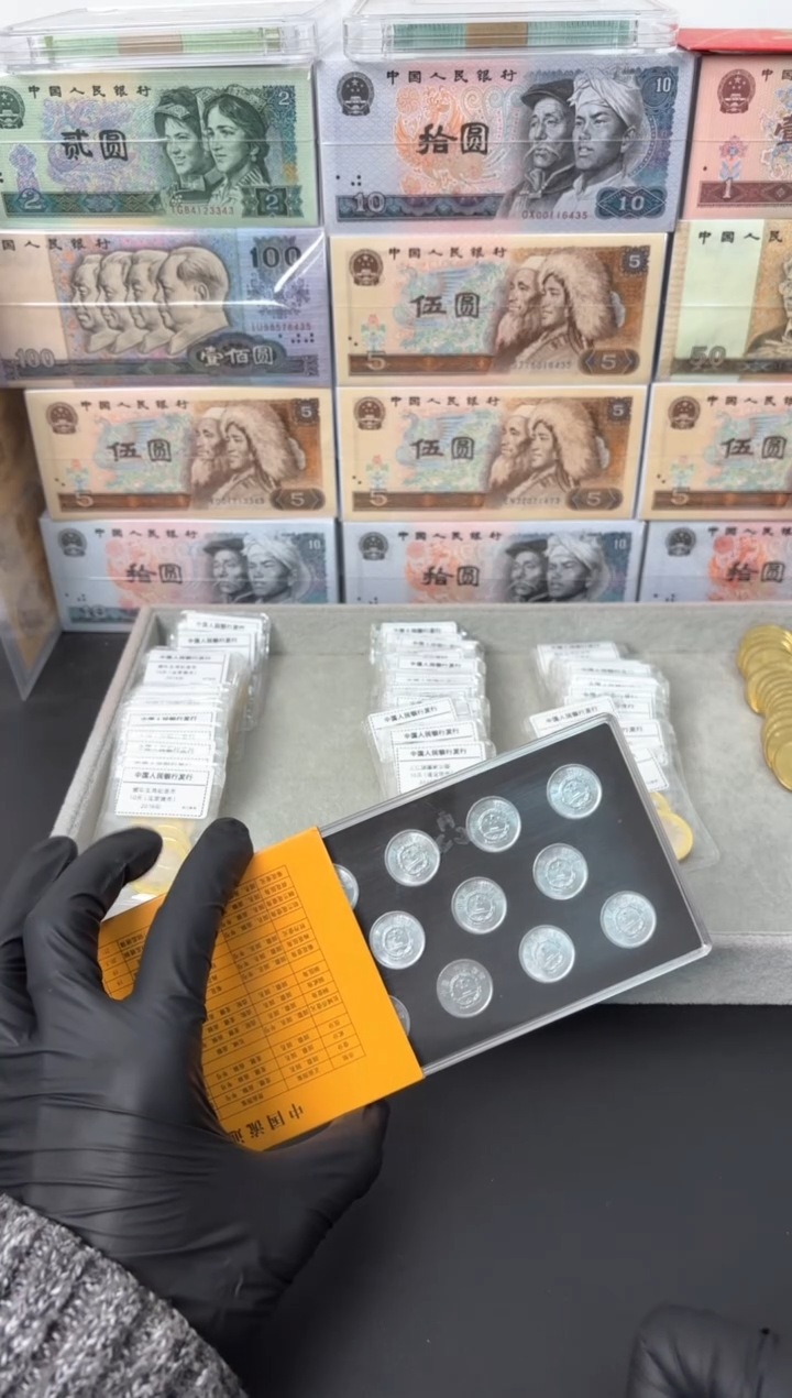 【闪购商品】11枚11个年份小金刚小套装