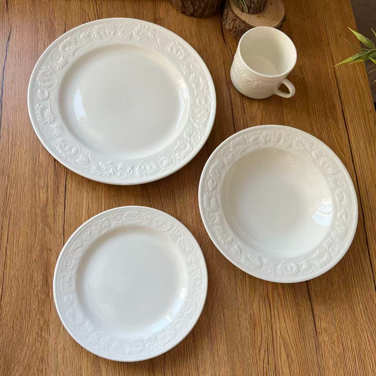 复古浮雕花纹纯白陶瓷餐具套装轻奢西餐盘早餐咖啡杯平盘