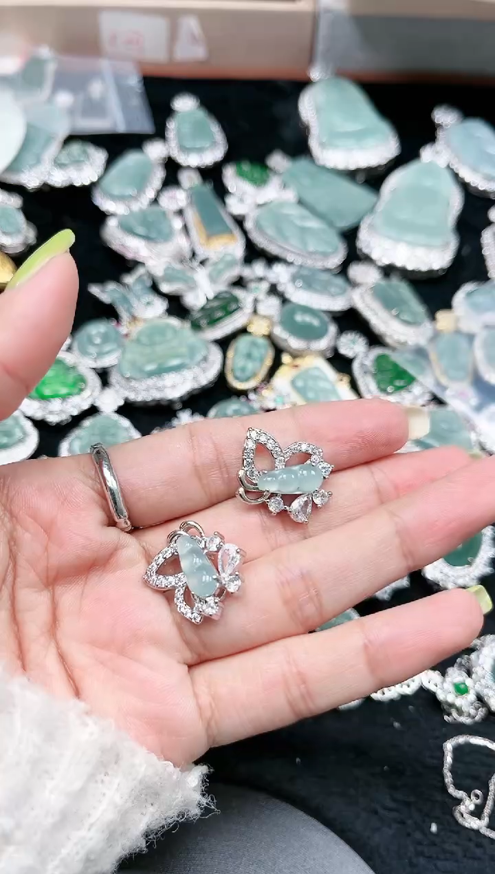 【闪购商品】翡翠颈饰未镶嵌5170赠皮绳