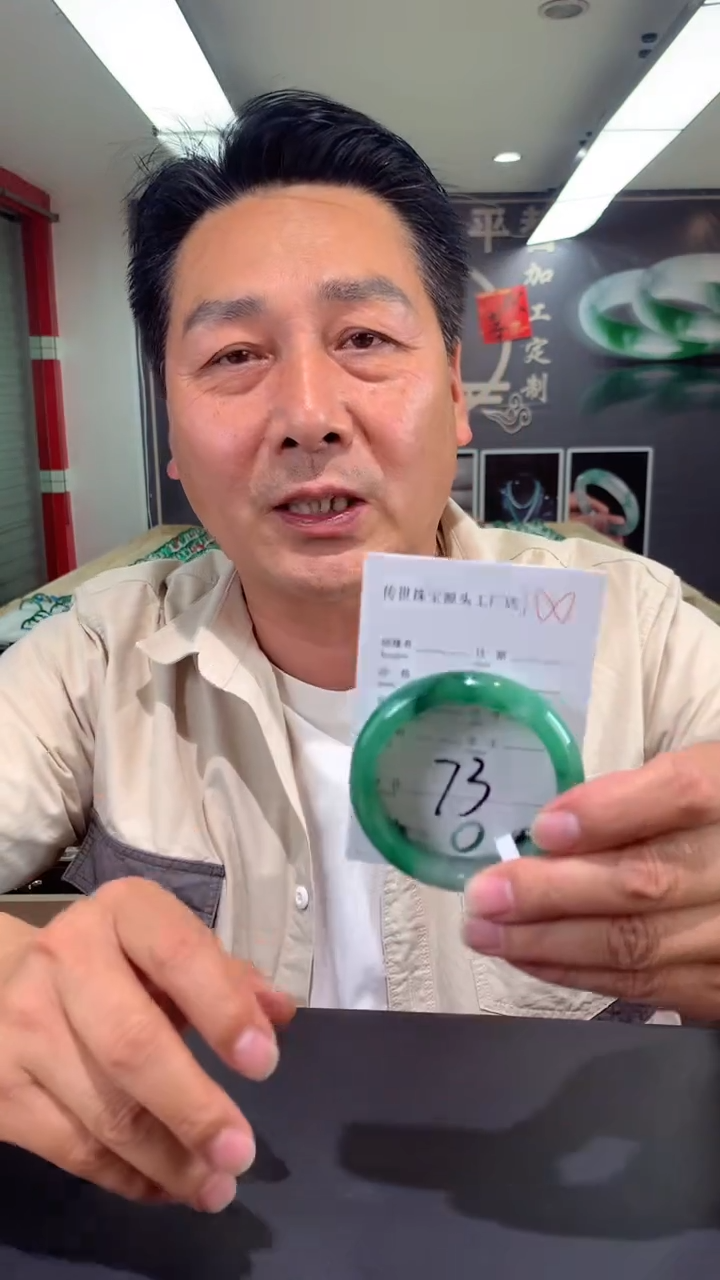 【闪购商品】石英质玉手镯未镶嵌52