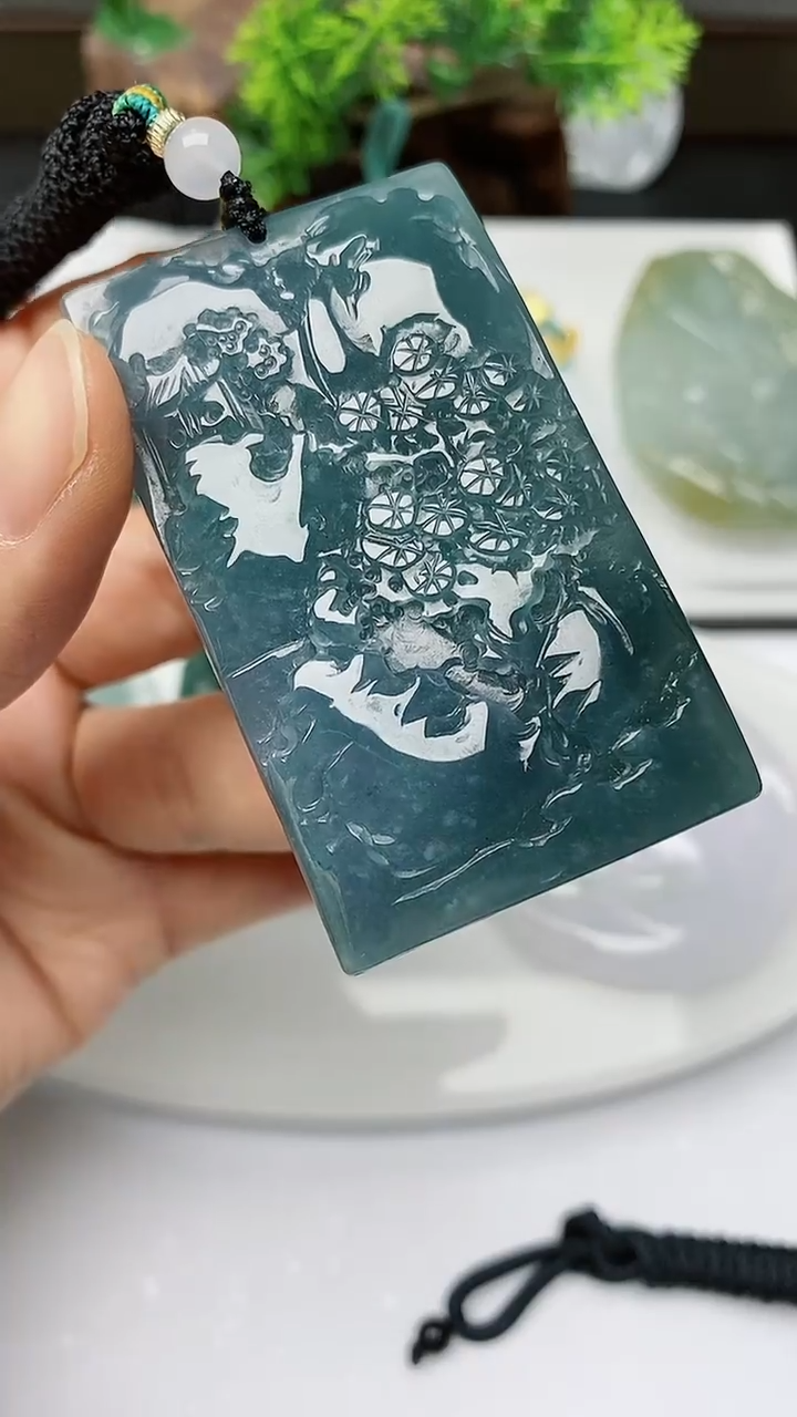 【闪购商品】翡翠颈饰未镶嵌         