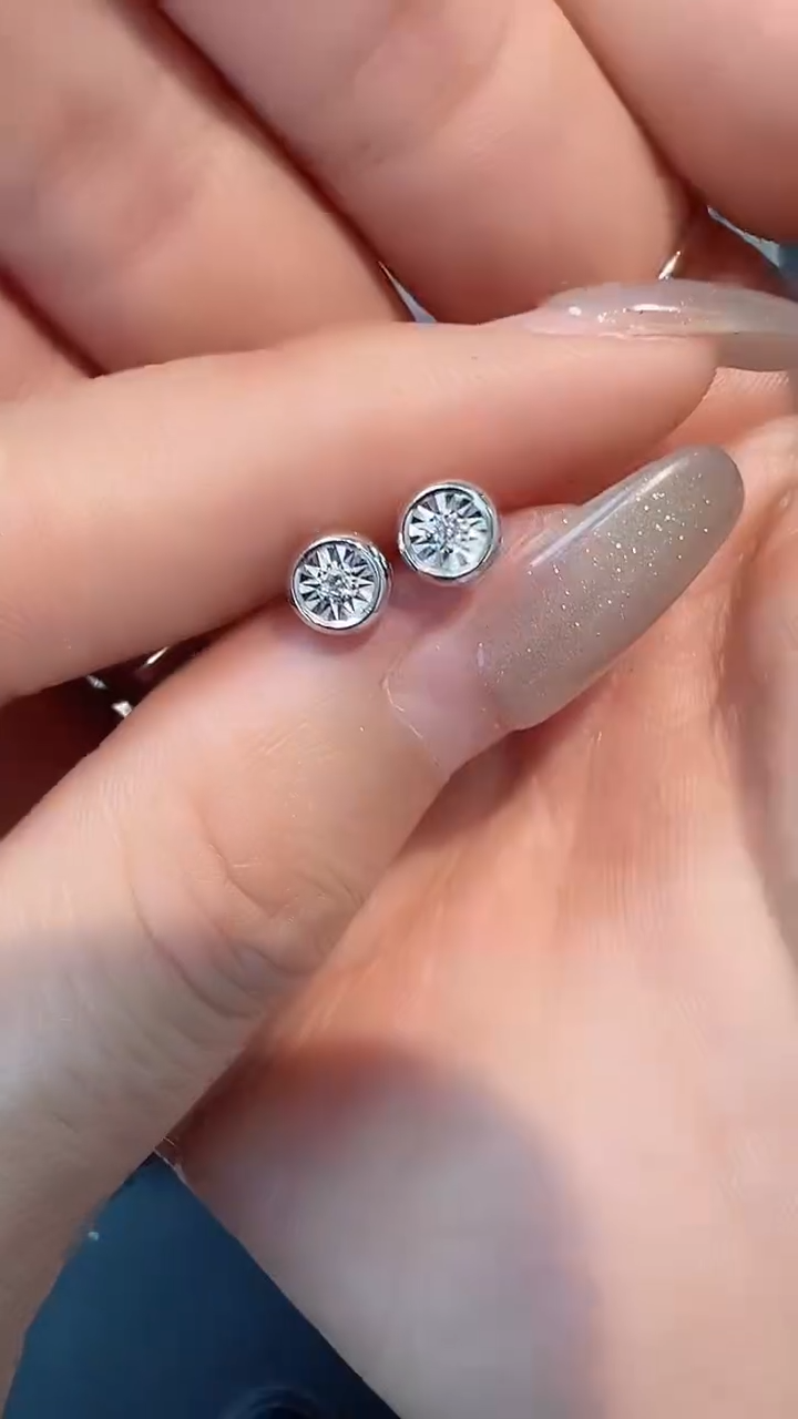 【闪购商品】钻石/18K金镶嵌泡泡车花耳钉