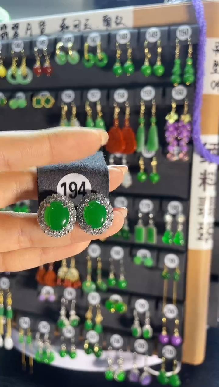 【闪购商品】翡翠耳饰银S925镶嵌194...