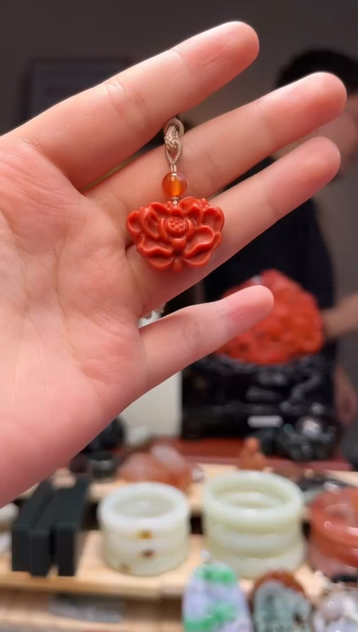 颈饰未镶嵌南红玛瑙吊坠