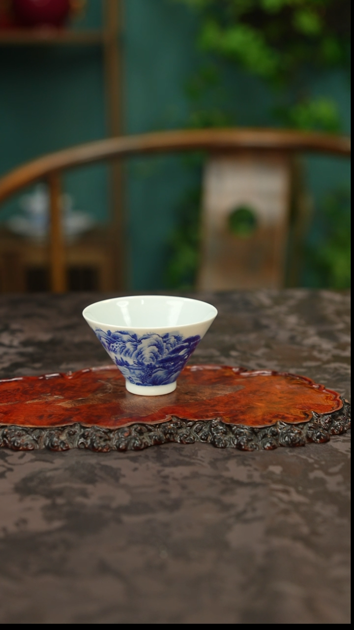 青花手绘山水主人杯