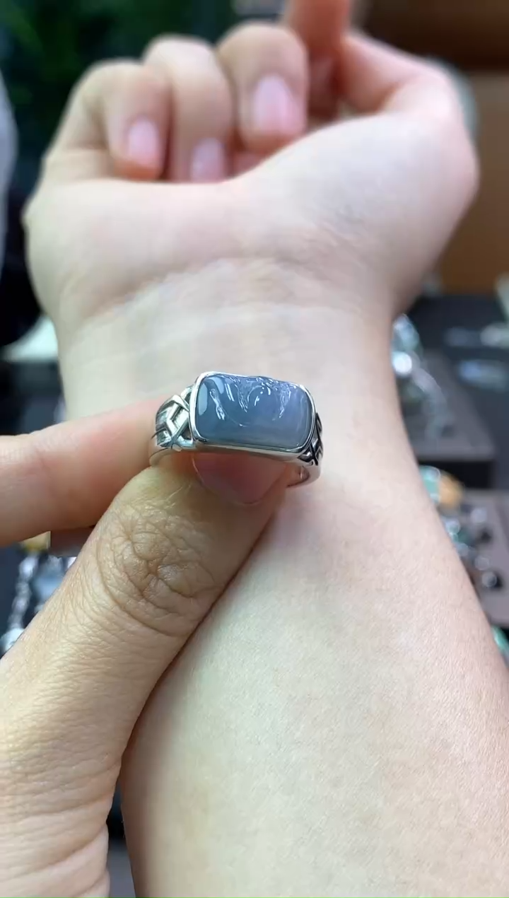 颈饰银S925镶嵌翡翠净货15000