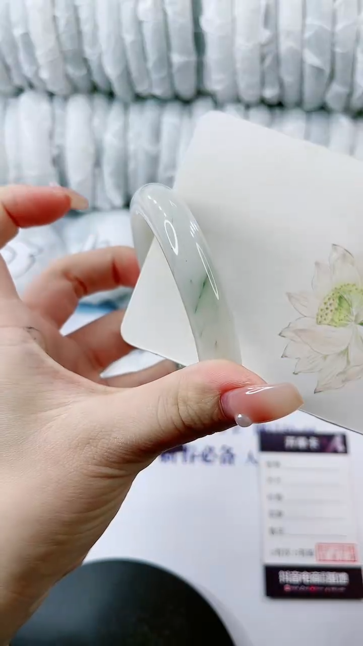 【闪购商品】石英质玉手镯未镶嵌0347261893-多样性发货