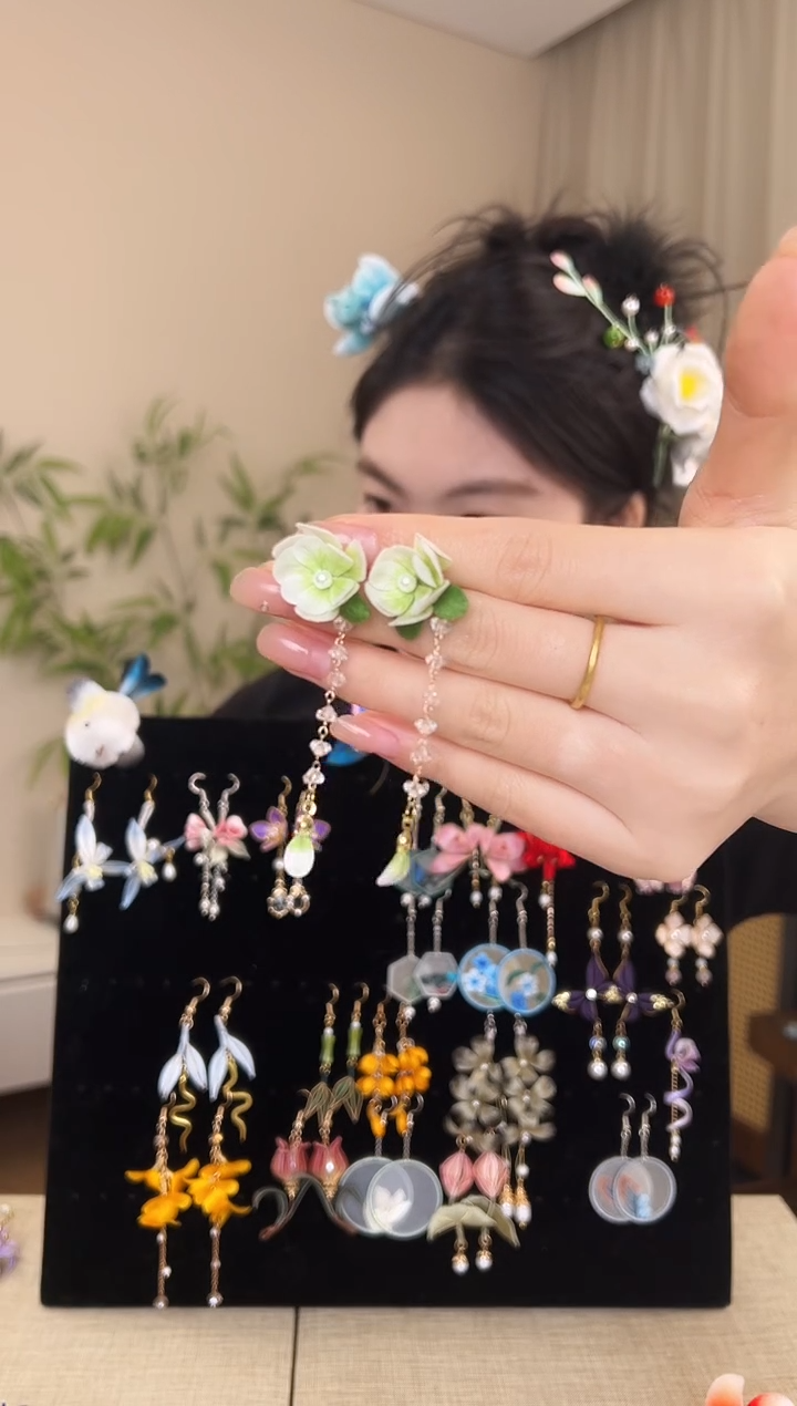 刺绣巧***碎绿色茉莉花带流苏