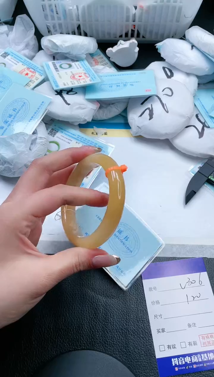 【闪购商品】石英质玉手镯未镶嵌18V306-58