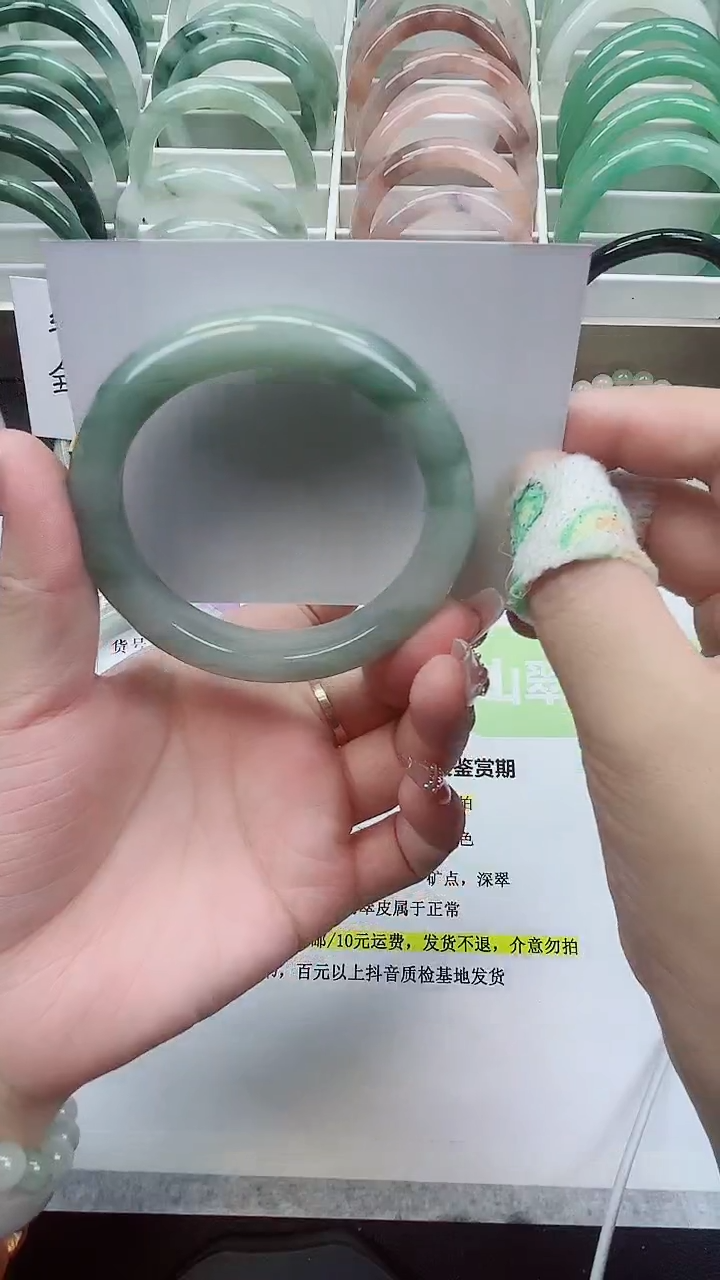 【闪购商品】石英质玉手镯未镶嵌124/55-56圈