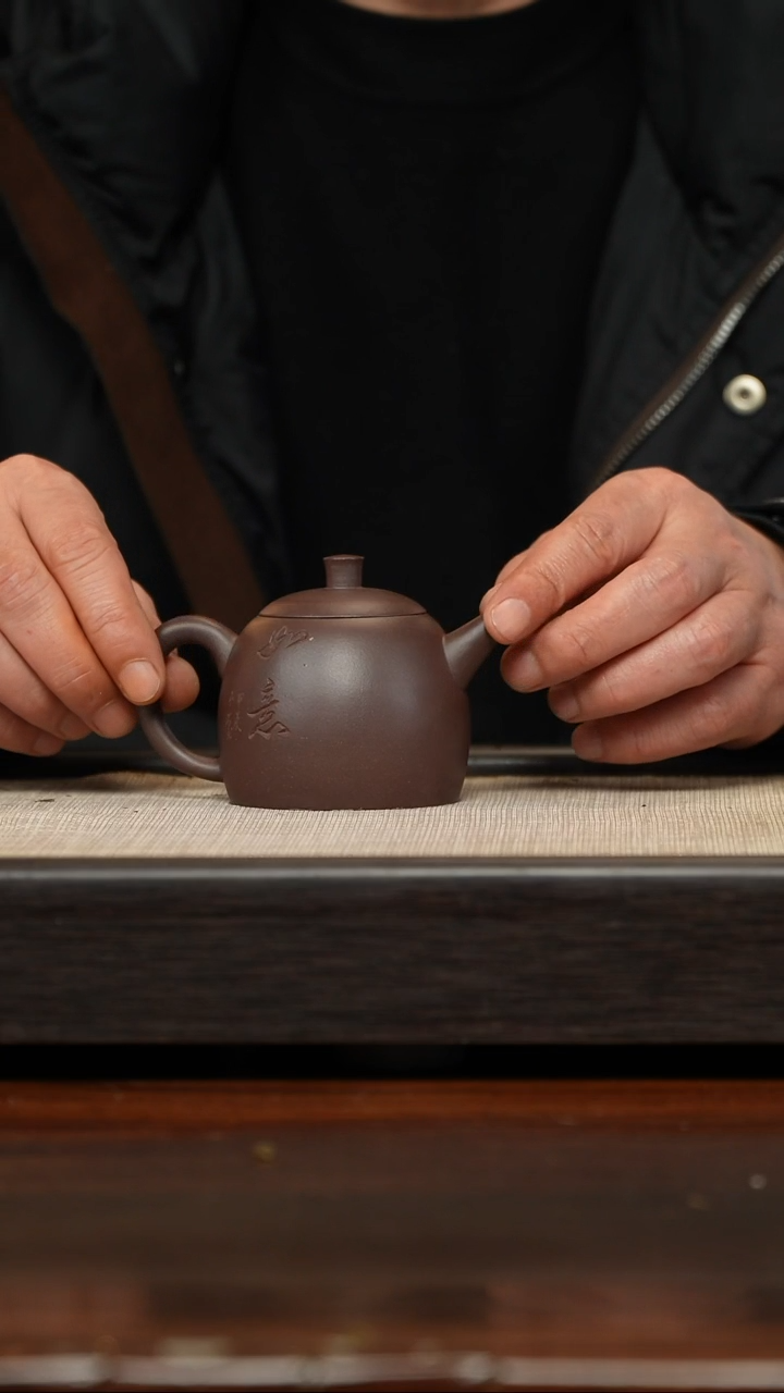 【闪购商品】紫砂茶壶四底秦权刻绘