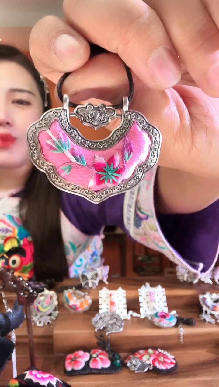 非遗手工苗绣刺绣首饰32