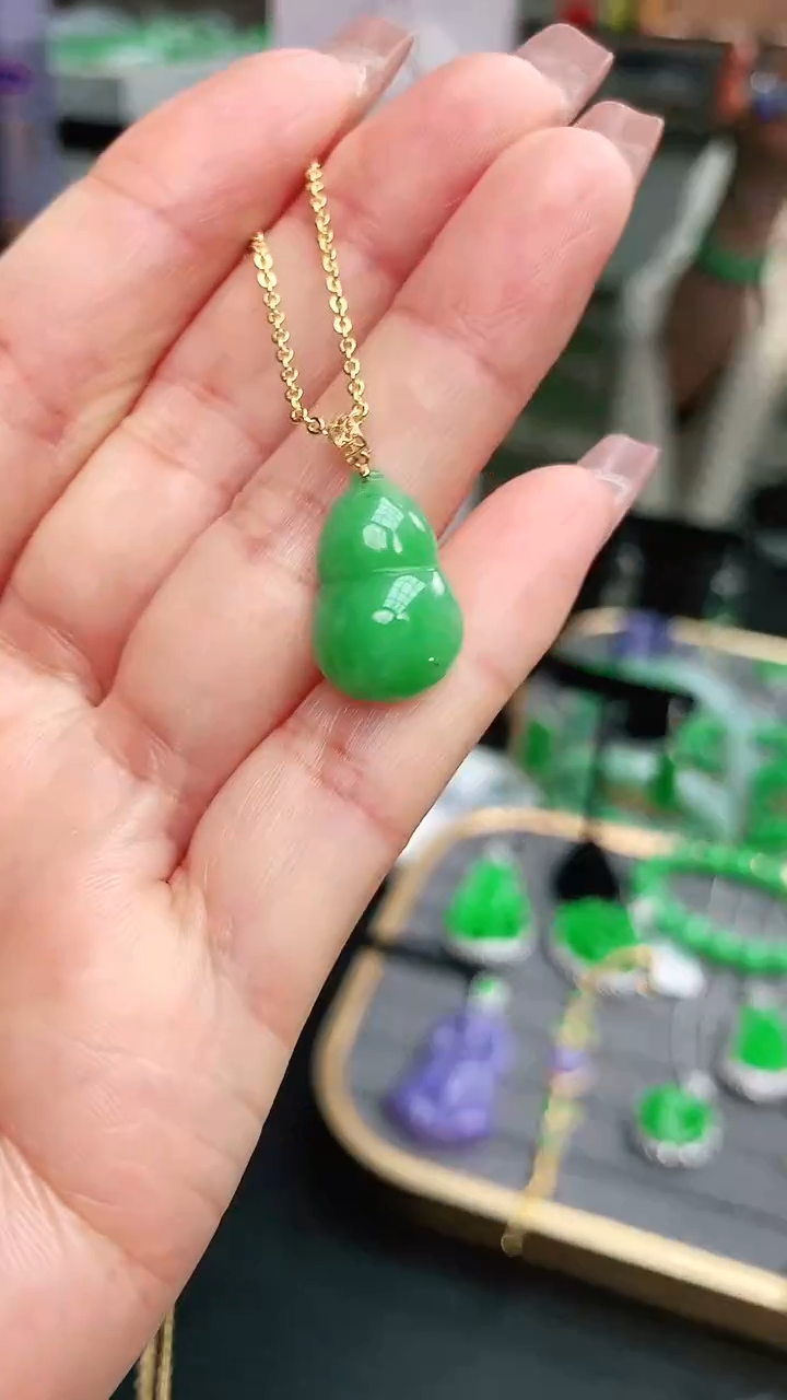 颈饰18K金镶嵌翡翠赠礼盒证书