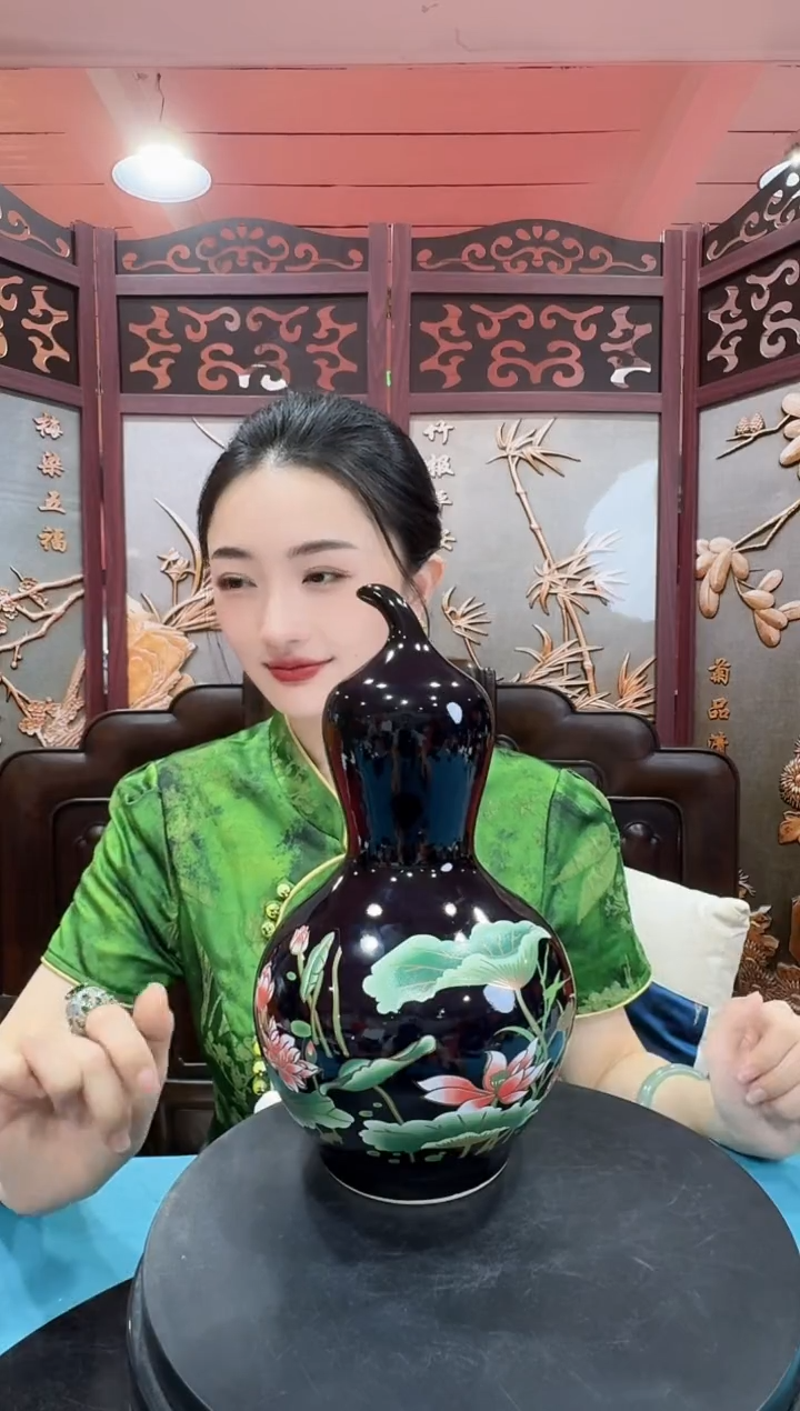 摆件乌金釉荷花葫芦瓶