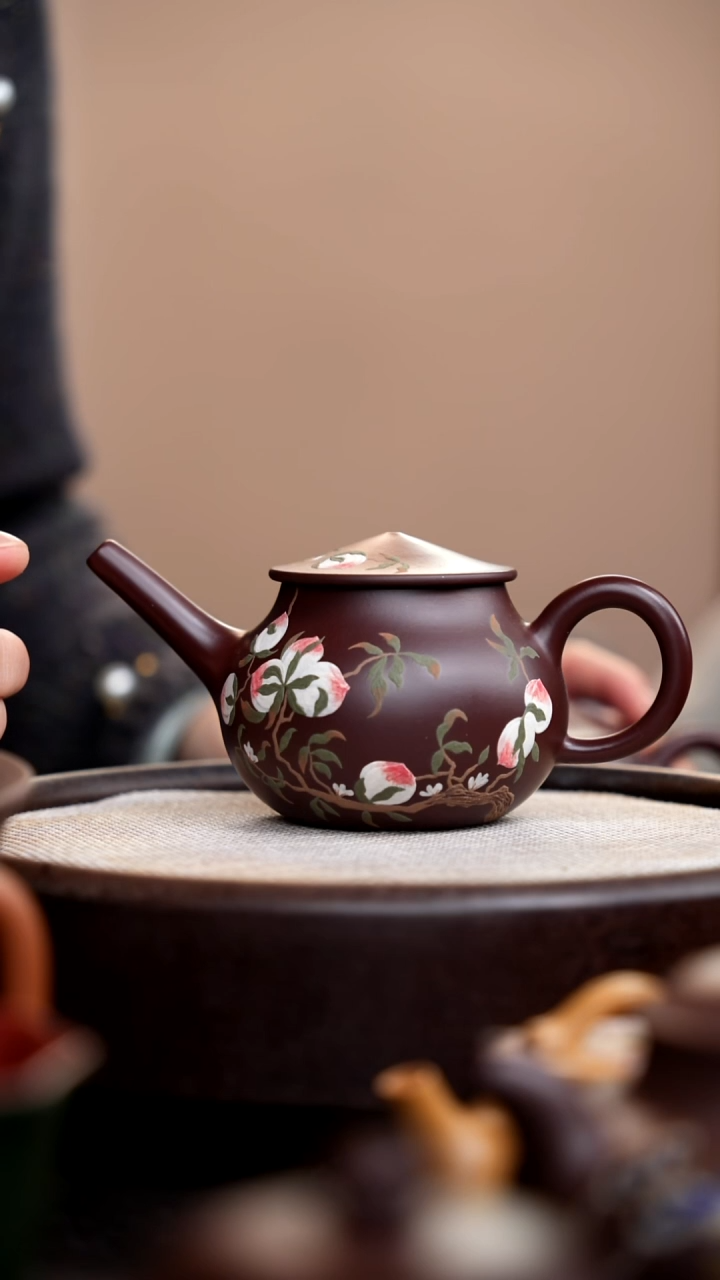 茶壶紫砂紫脂泥渔翁壶泥绘寿桃