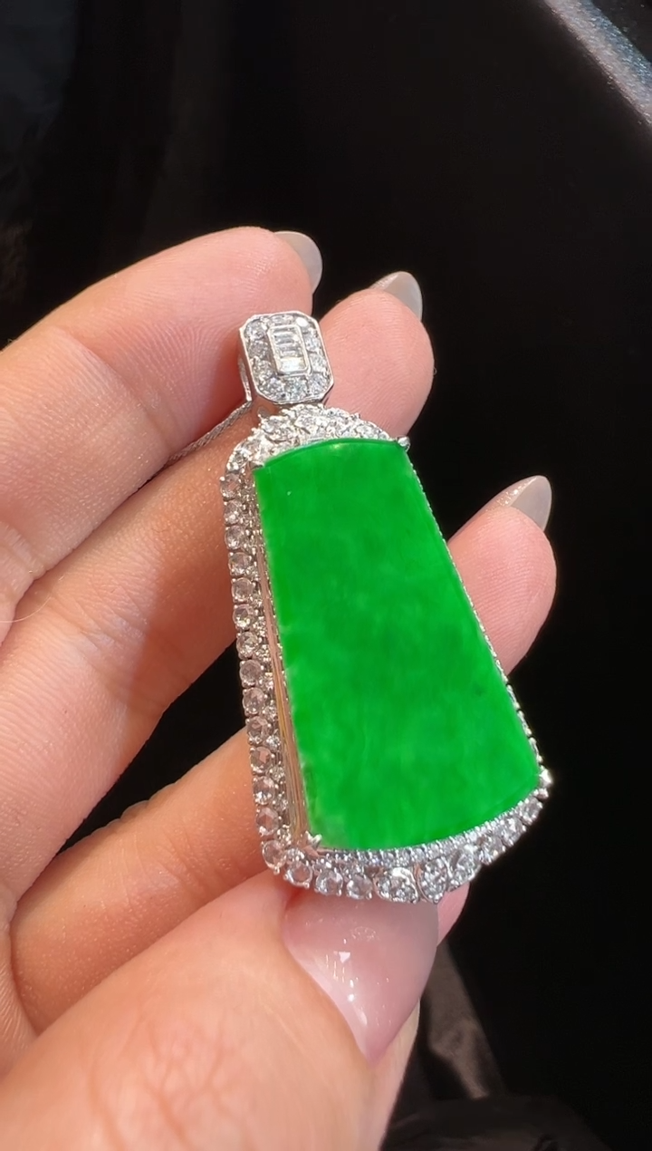 【闪购商品】翡翠颈饰18K金镶嵌吊坠