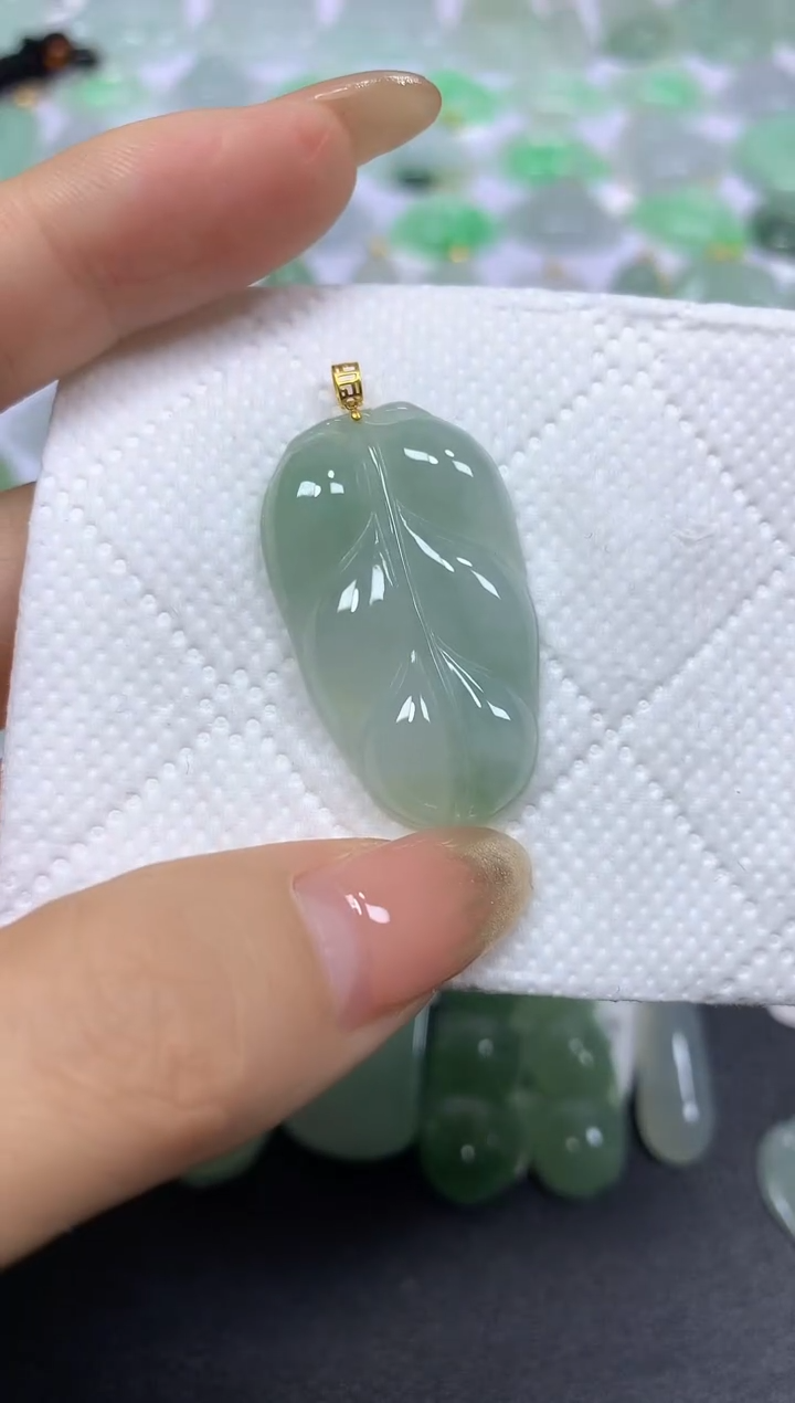 颈饰18K金镶嵌翡翠A货
