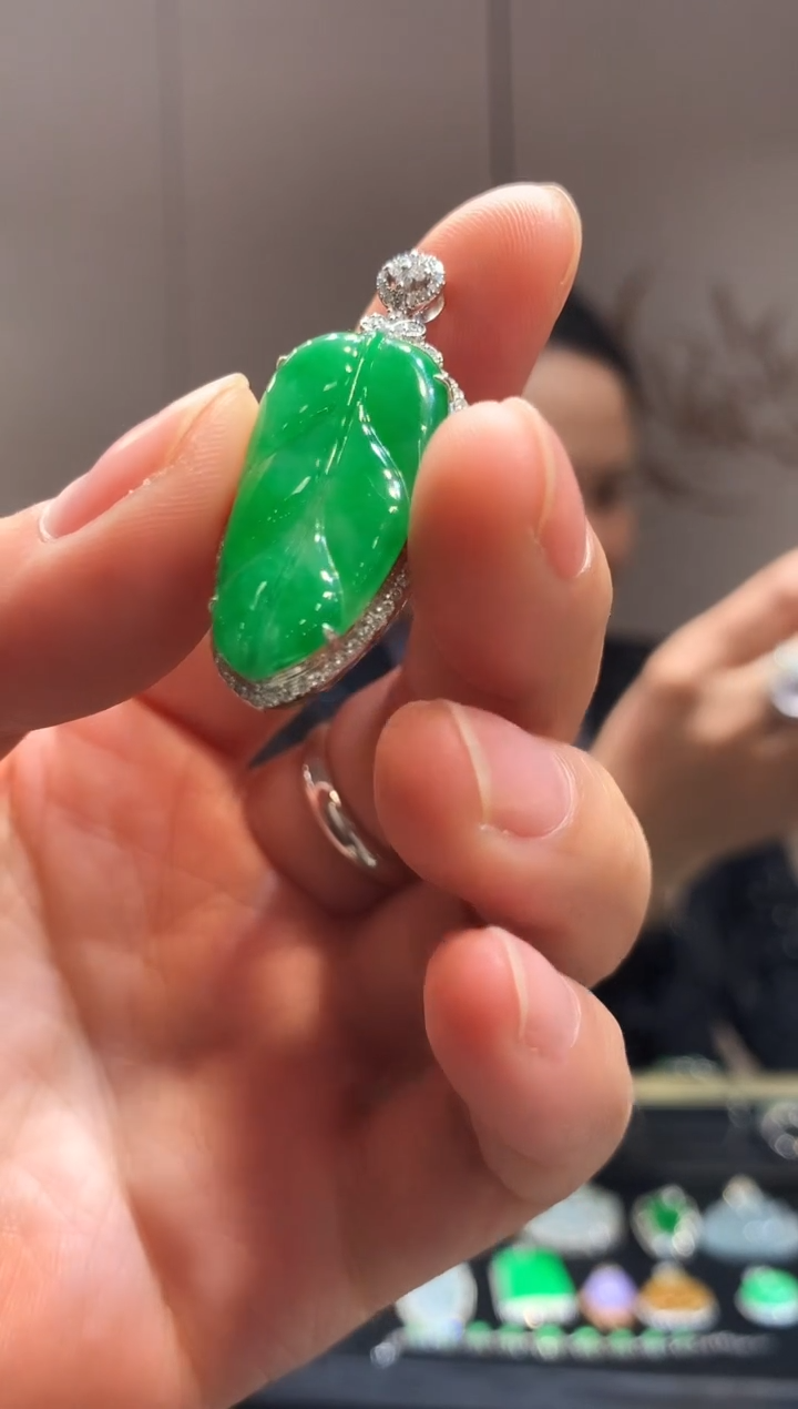 【闪购商品】翡翠吊坠(不含链)18K金镶嵌叶子 