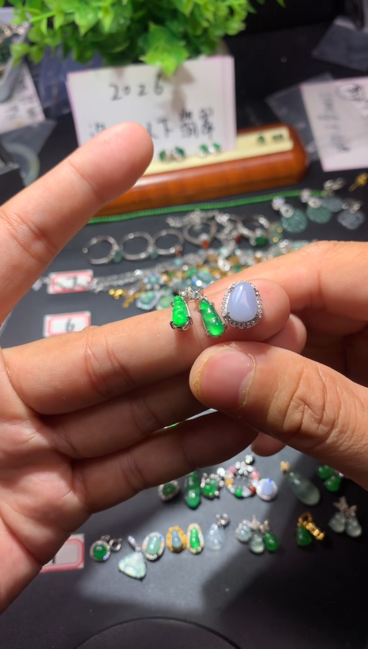 吊坠(不含链)未镶嵌翡翠阿***呆1