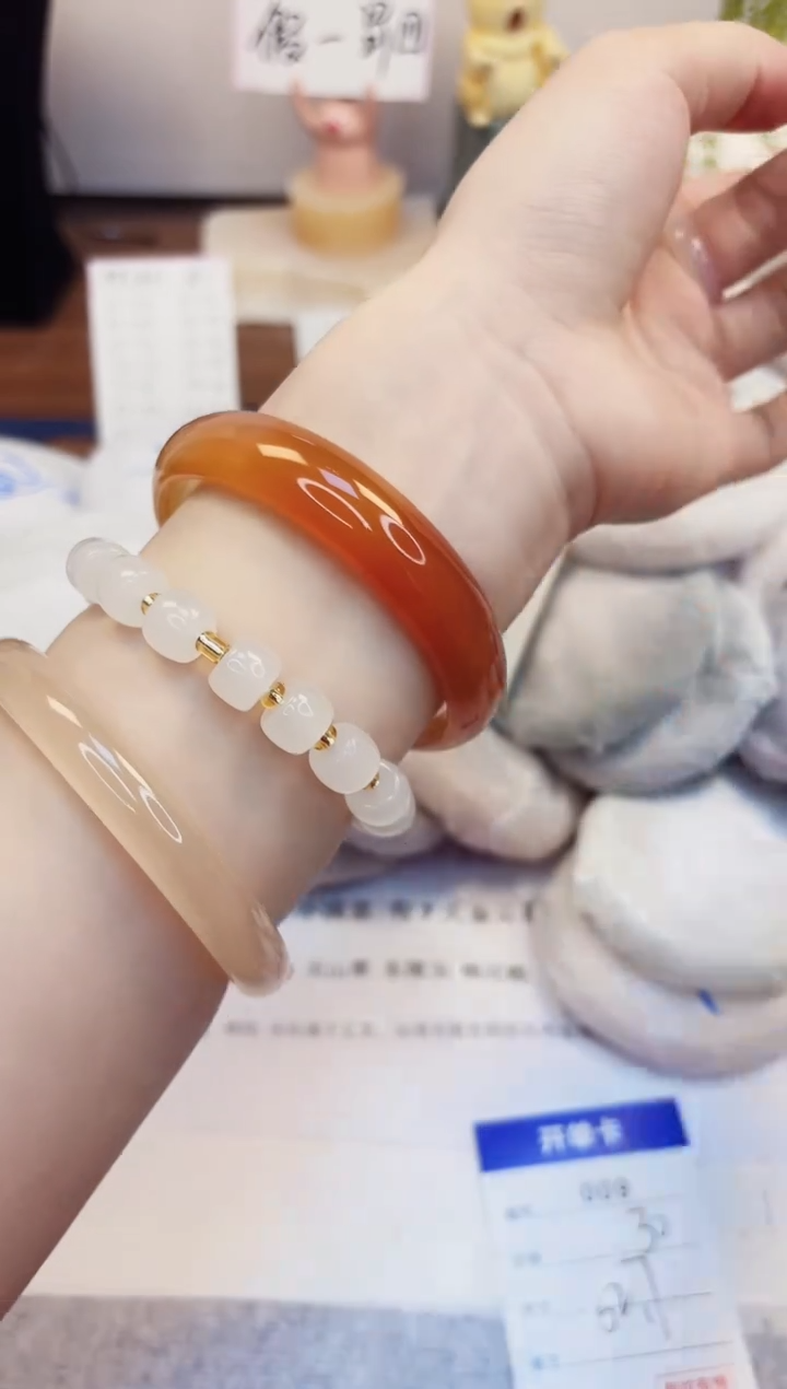 【闪购商品】石英质玉手镯未镶嵌9-玛瑙-圈口62