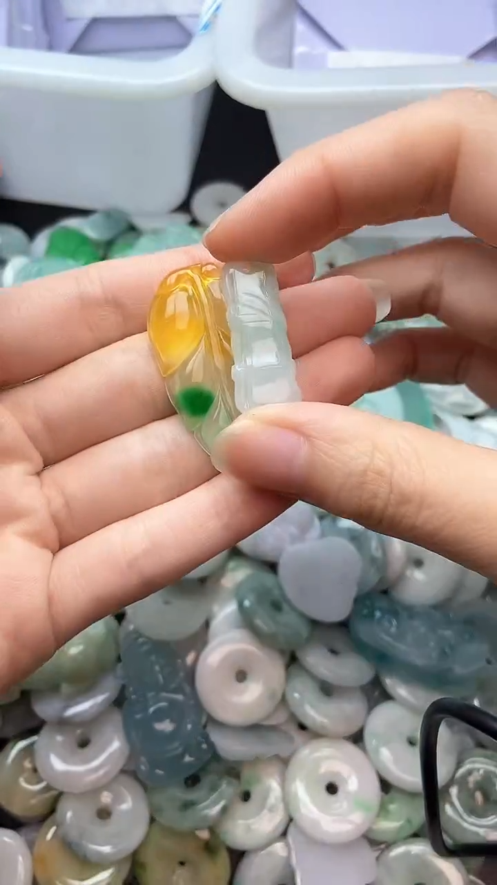 翡翠未镶嵌颈饰有纹有裂介意勿拍