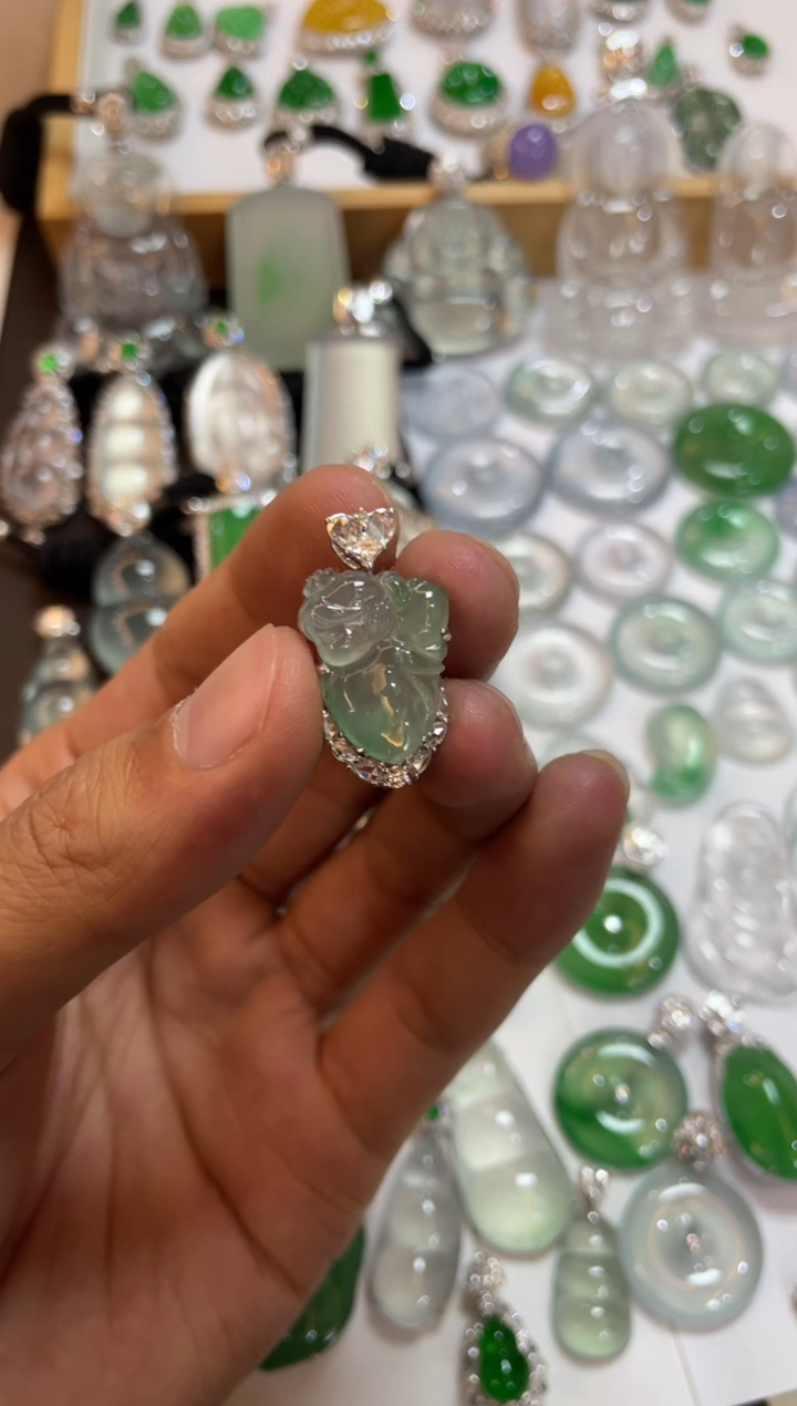 【闪购商品】翡翠吊坠(不含链)18K金镶嵌花仙子